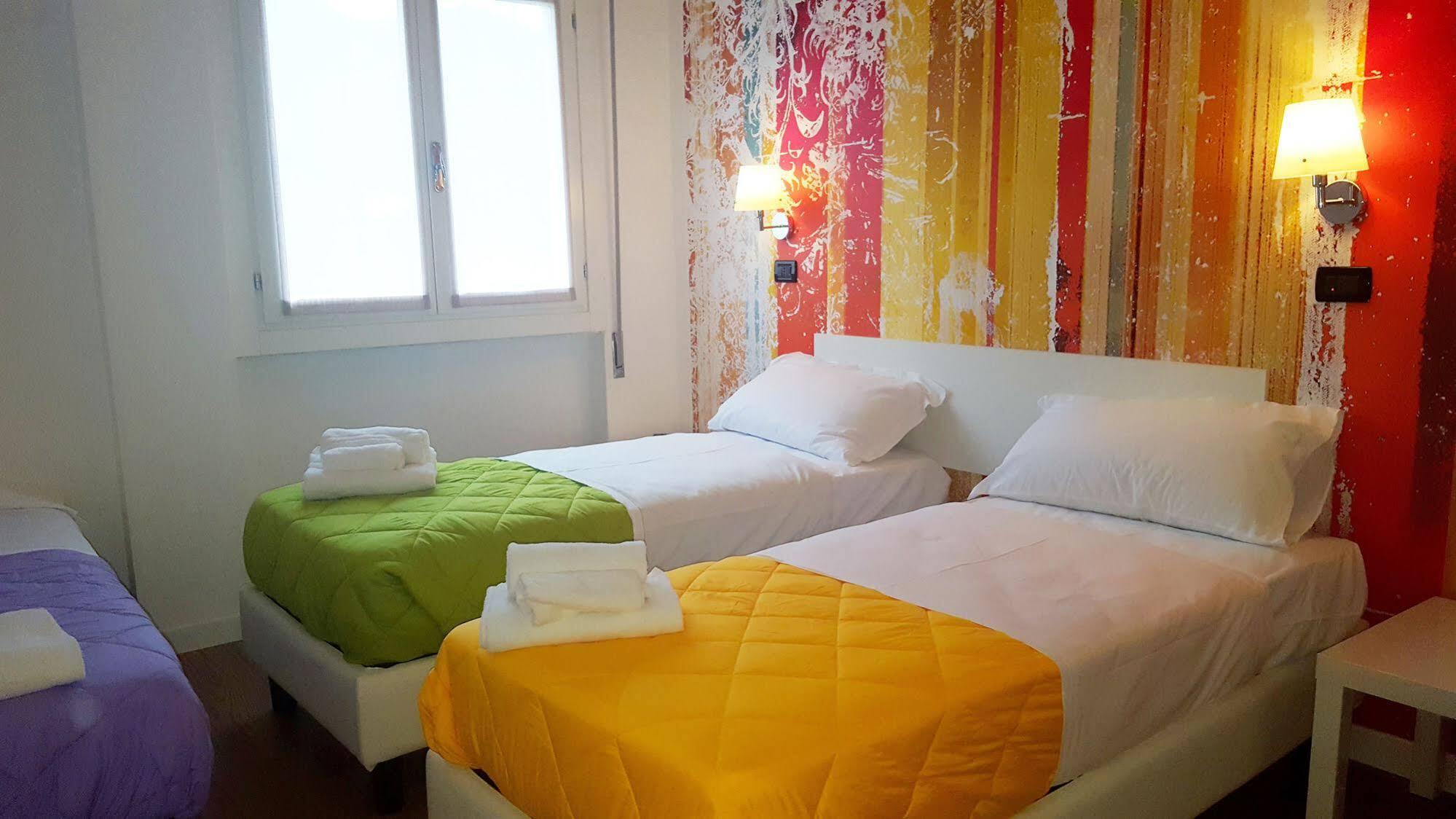 Lake Garda Hostel Salò Eksteriør billede