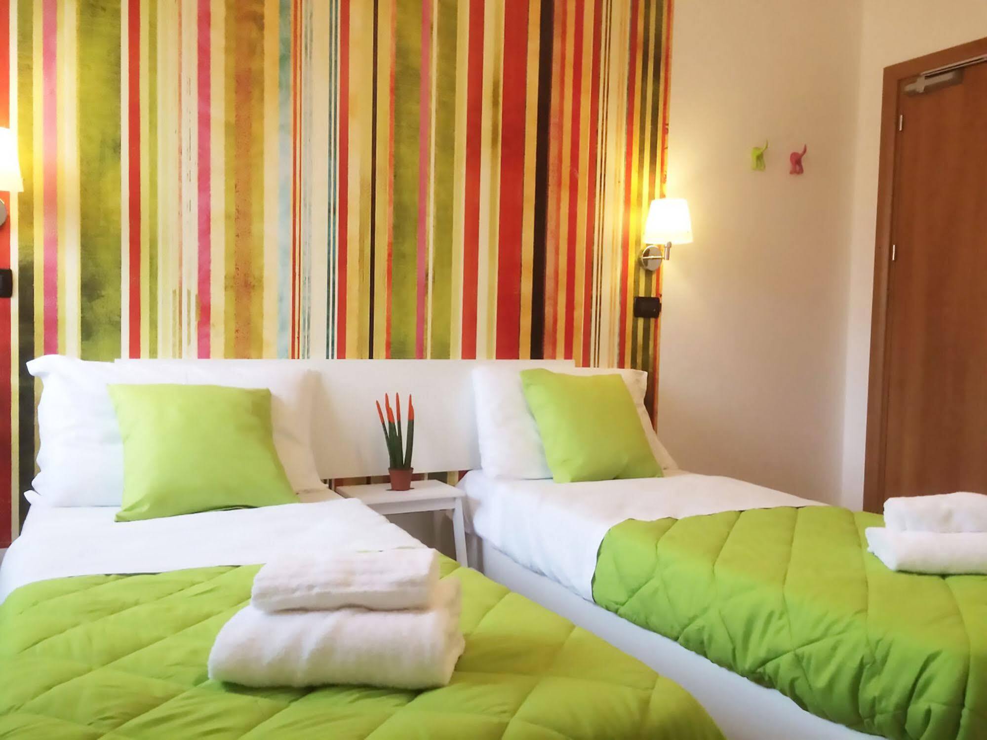 Lake Garda Hostel Salò Eksteriør billede