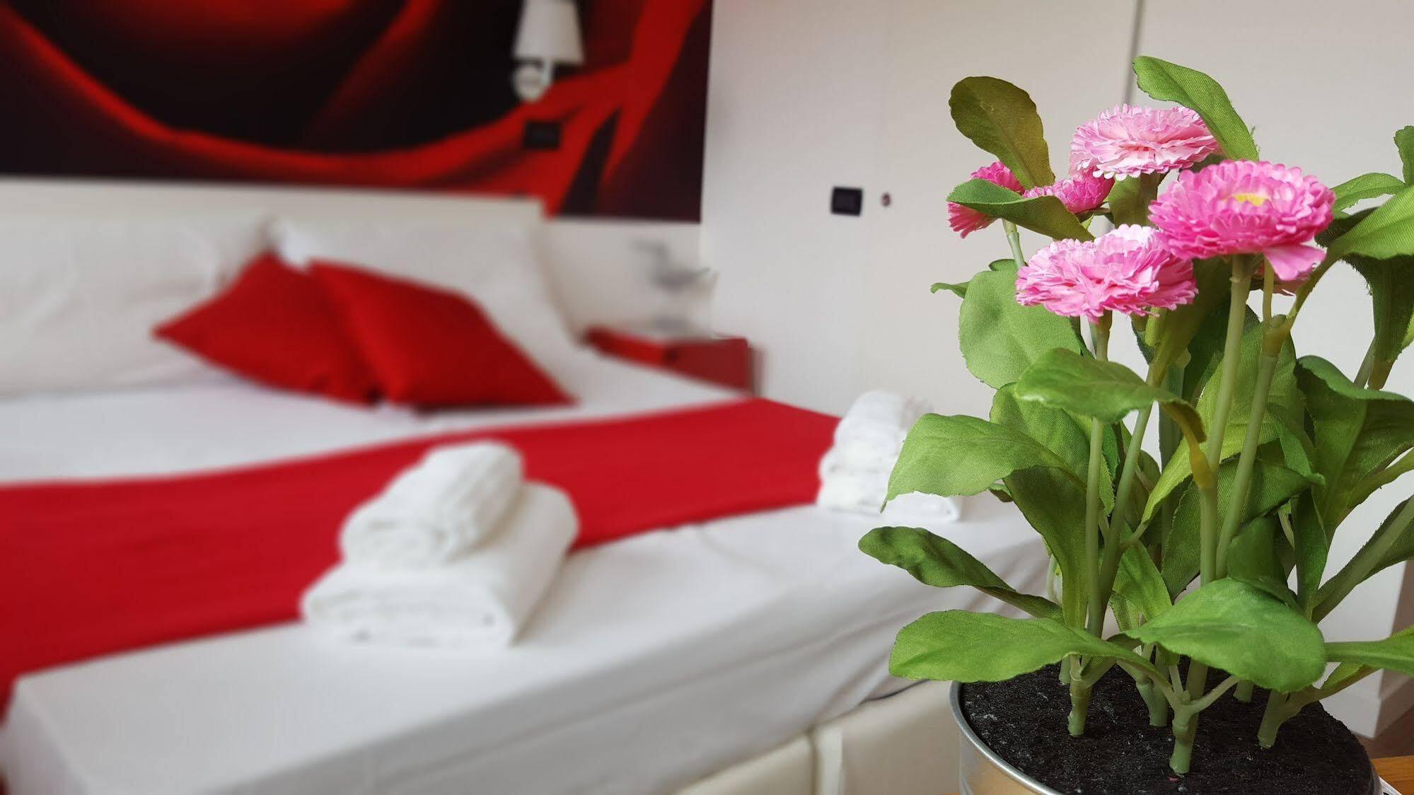Lake Garda Hostel Salò Eksteriør billede