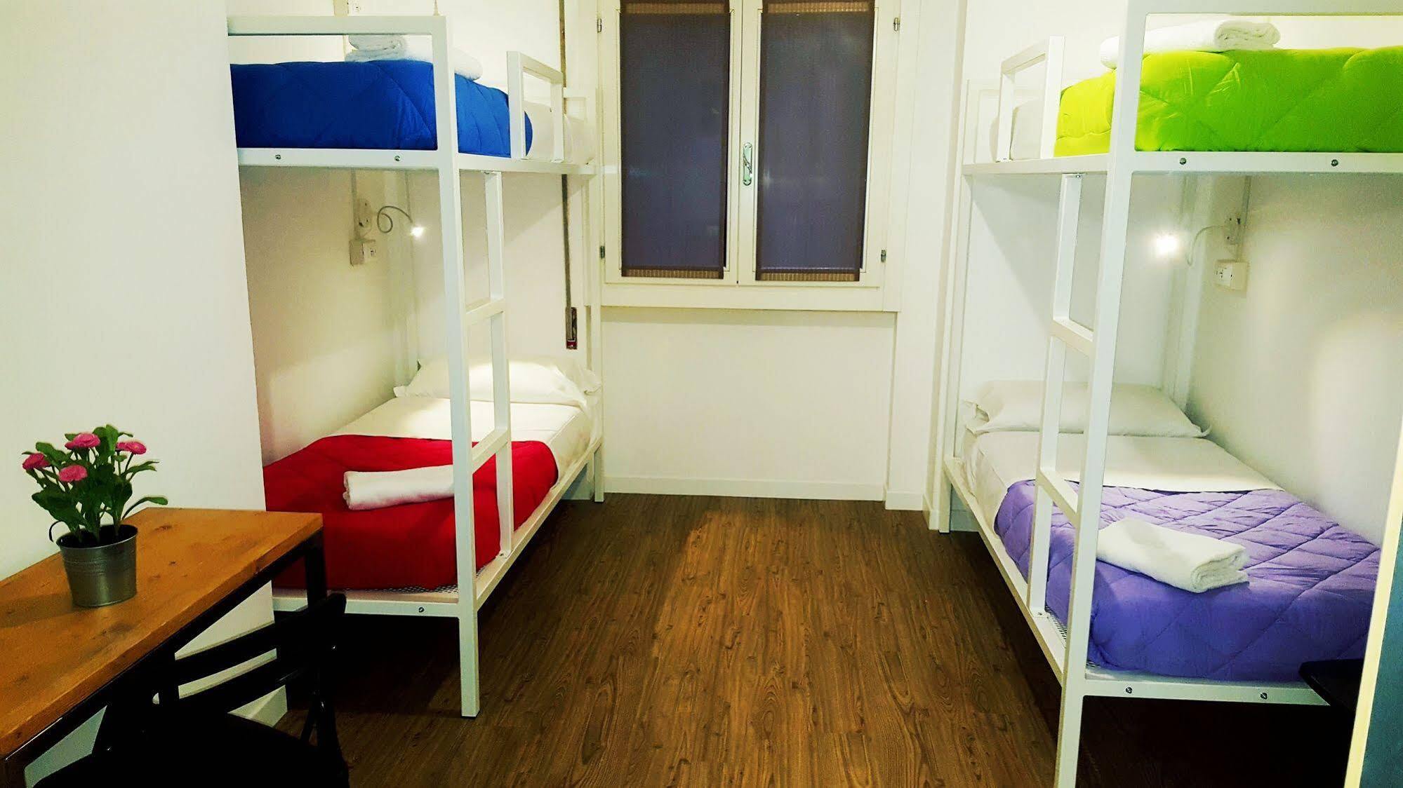 Lake Garda Hostel Salò Eksteriør billede