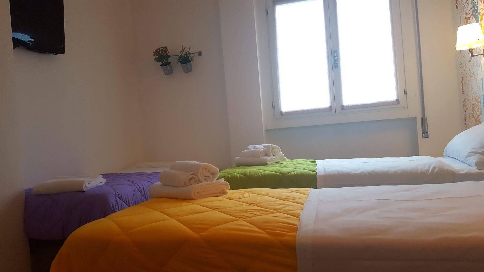 Lake Garda Hostel Salò Eksteriør billede